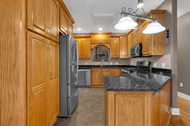 225 Crimson Dr, Winchester, TN 37398