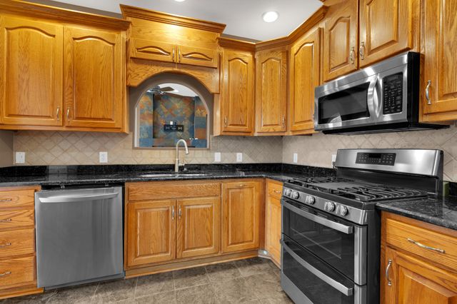 225 Crimson Dr, Winchester, TN 37398