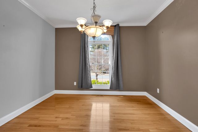 225 Crimson Dr, Winchester, TN 37398