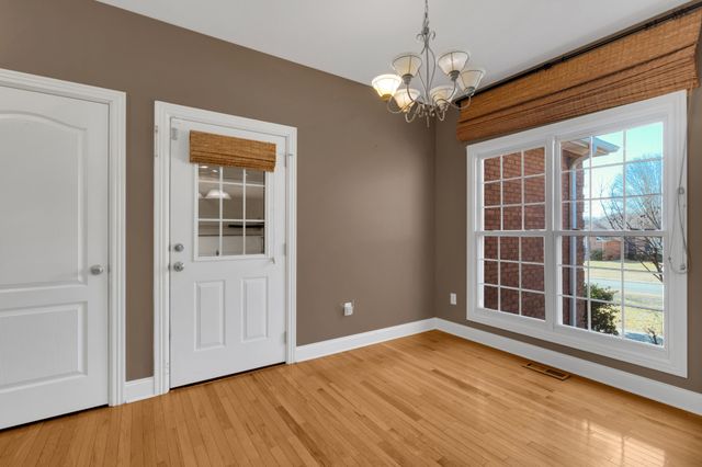 225 Crimson Dr, Winchester, TN 37398