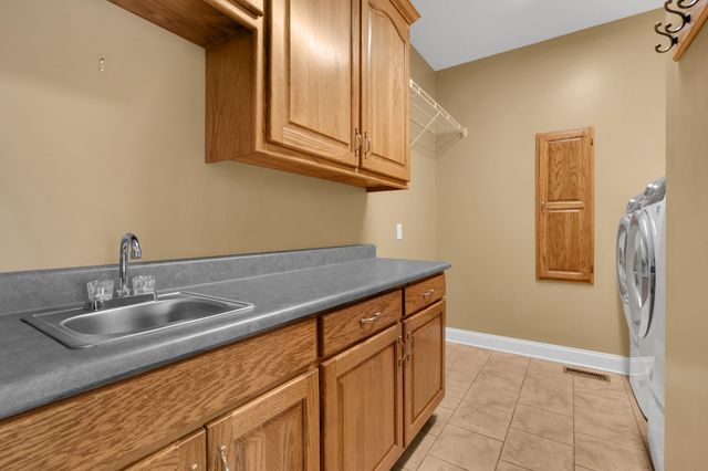 225 Crimson Dr, Winchester, TN 37398