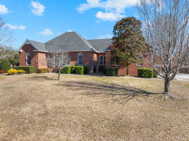 225 Crimson Dr, Winchester, TN 37398