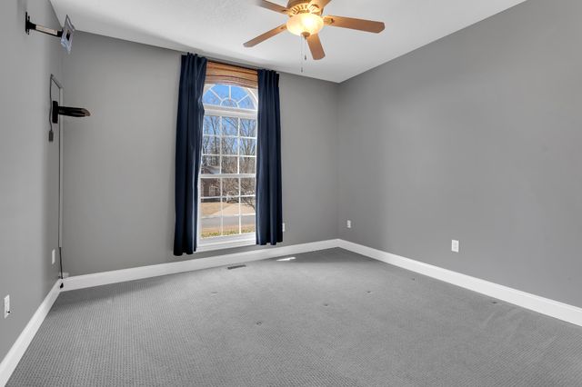 225 Crimson Dr, Winchester, TN 37398