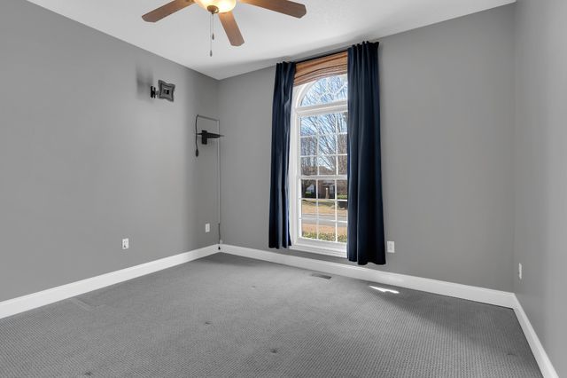 225 Crimson Dr, Winchester, TN 37398