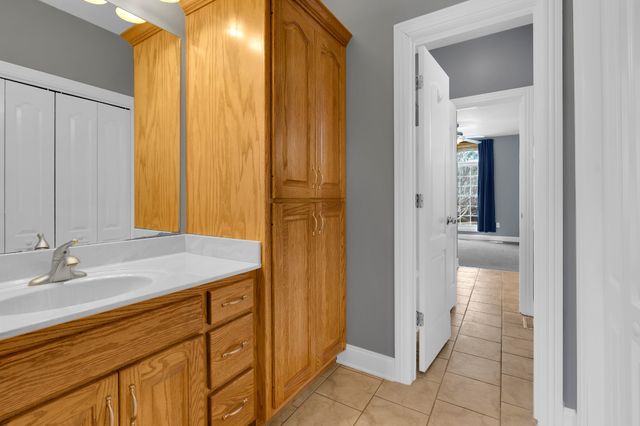 225 Crimson Dr, Winchester, TN 37398