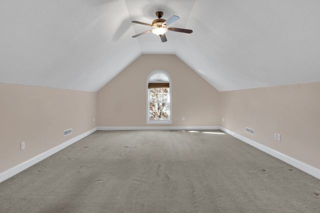 225 Crimson Dr, Winchester, TN 37398