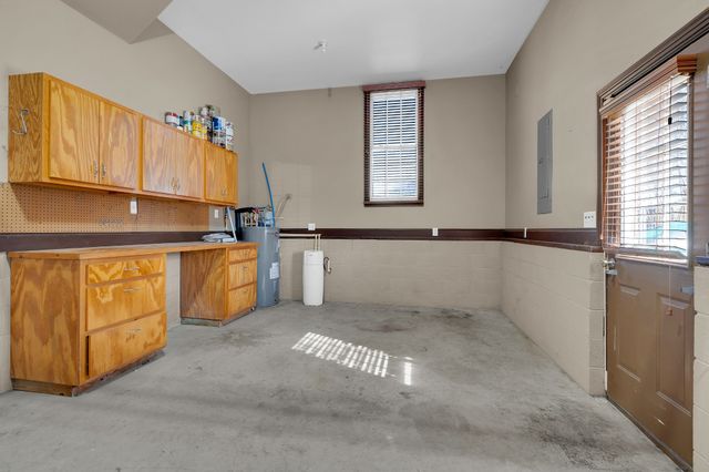 225 Crimson Dr, Winchester, TN 37398