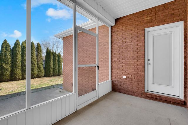 225 Crimson Dr, Winchester, TN 37398