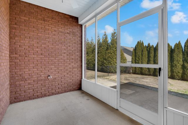 225 Crimson Dr, Winchester, TN 37398