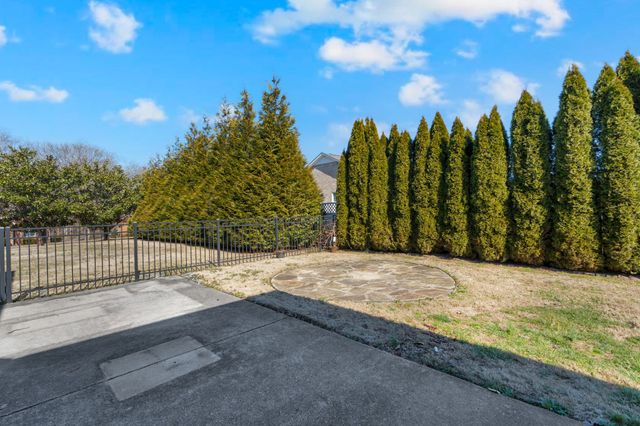 225 Crimson Dr, Winchester, TN 37398