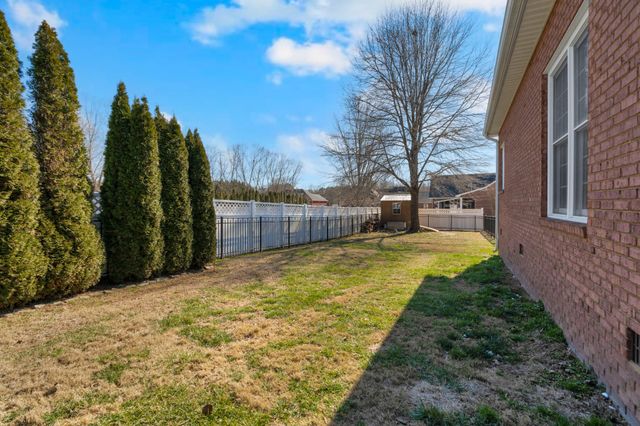 225 Crimson Dr, Winchester, TN 37398