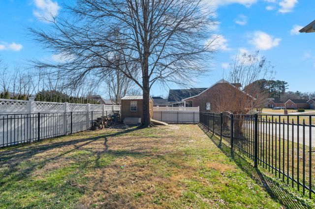 225 Crimson Dr, Winchester, TN 37398