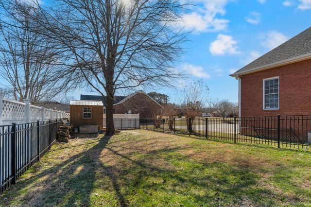 225 Crimson Dr, Winchester, TN 37398