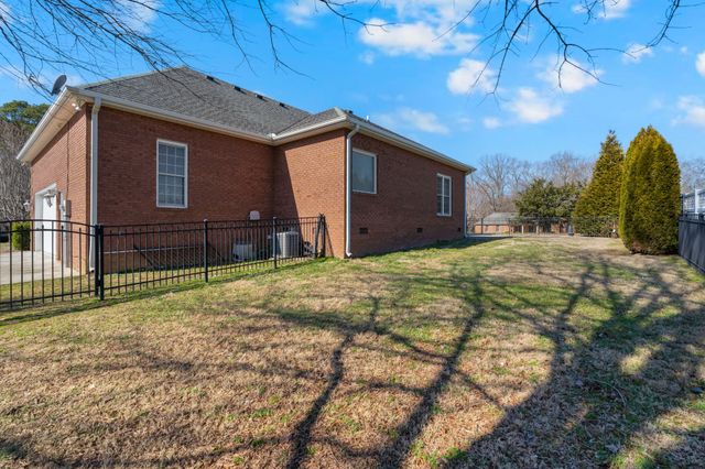 225 Crimson Dr, Winchester, TN 37398