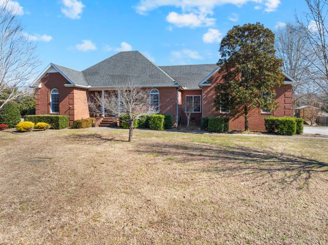 225 Crimson Dr, Winchester, TN 37398