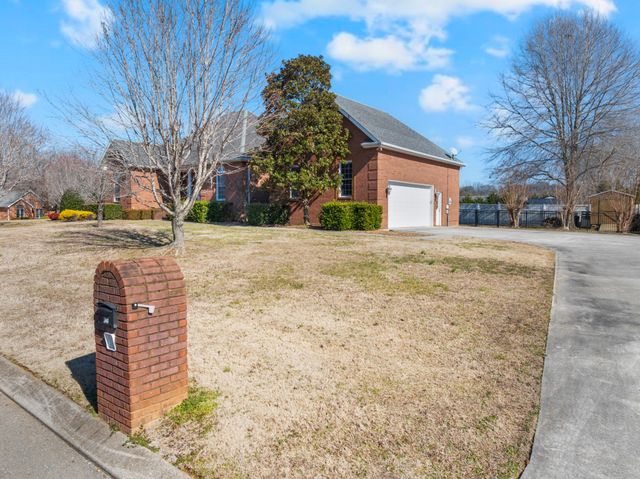 225 Crimson Dr, Winchester, TN 37398