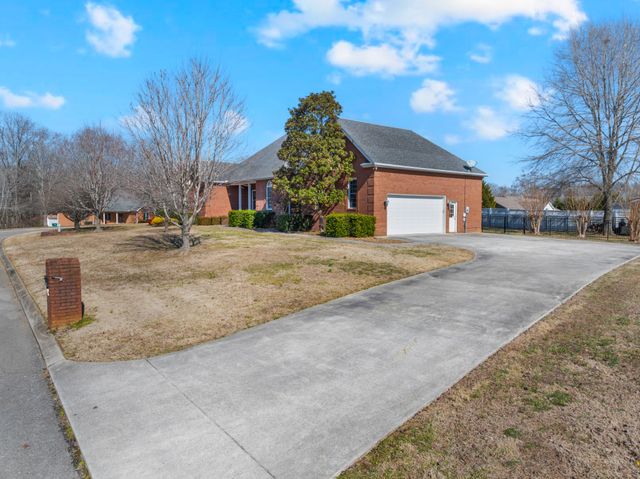 225 Crimson Dr, Winchester, TN 37398