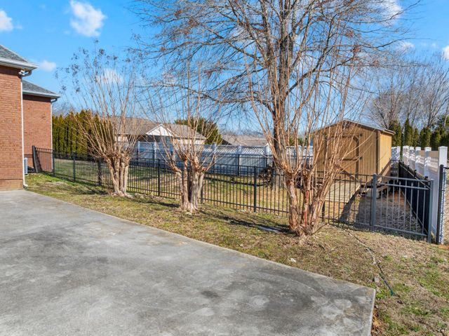 225 Crimson Dr, Winchester, TN 37398