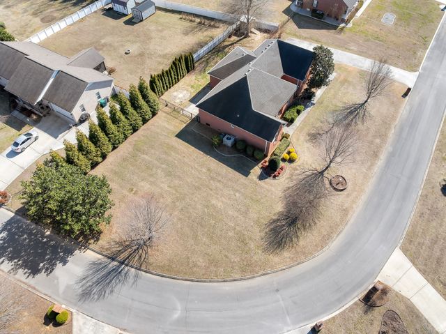 225 Crimson Dr, Winchester, TN 37398