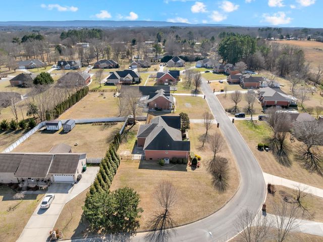 225 Crimson Dr, Winchester, TN 37398