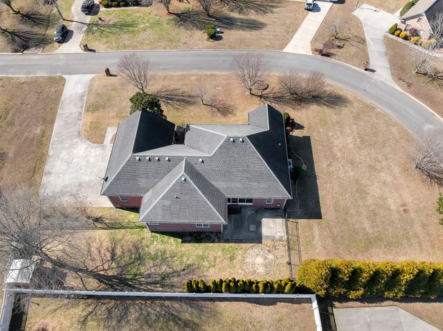 225 Crimson Dr, Winchester, TN 37398