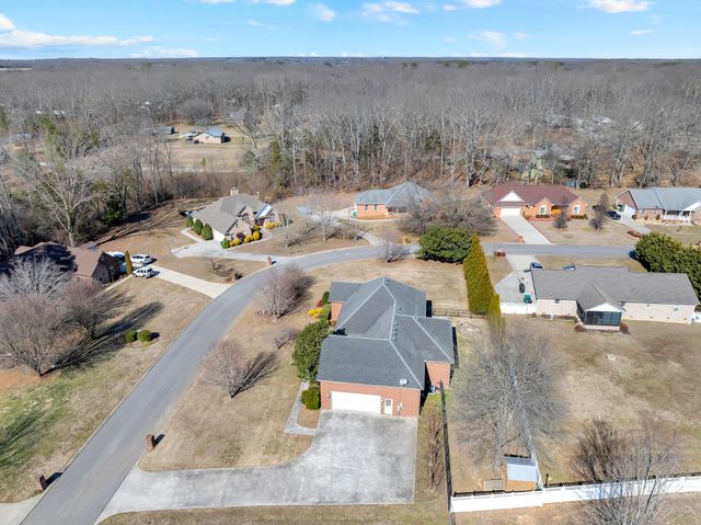 225 Crimson Dr, Winchester, TN 37398