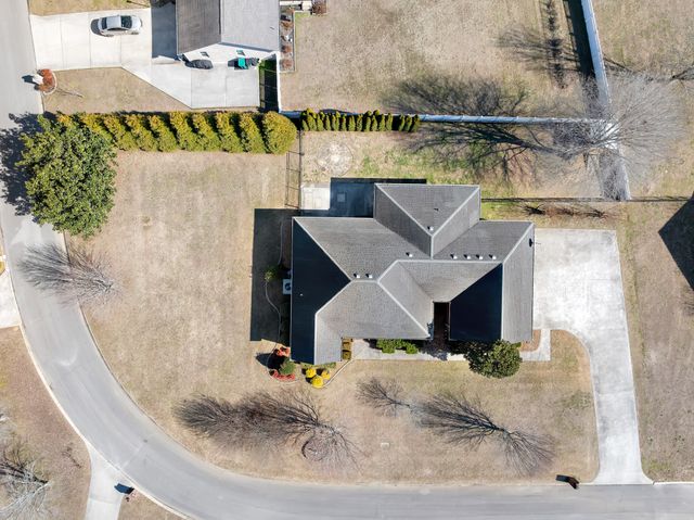 225 Crimson Dr, Winchester, TN 37398