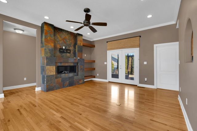 225 Crimson Dr, Winchester, TN 37398