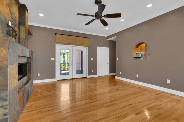 225 Crimson Dr, Winchester, TN 37398