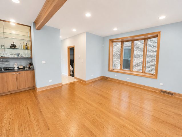 3309 S Lowe Avenue, Chicago, IL 60616