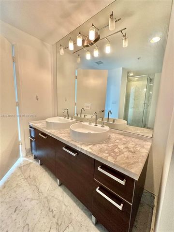 244 Biscayne Boulevard 2610, Miami, FL 33132