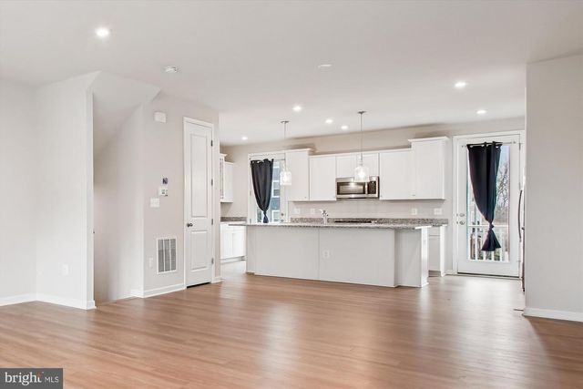 4016 SHIRE MEADOW LN, Triangle, VA 22172