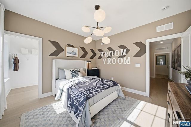 16 Belmont Place, Oakland, NJ 07036