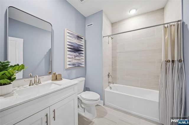 16 Belmont Place, Oakland, NJ 07036