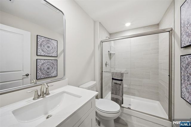 16 Belmont Place, Oakland, NJ 07036