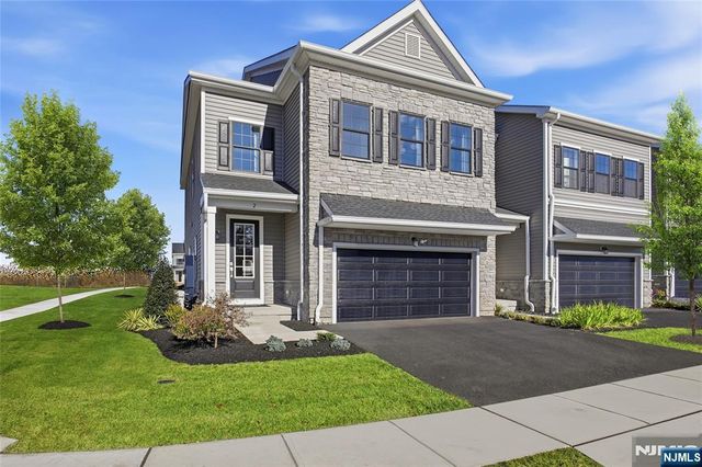 16 Belmont Place, Oakland, NJ 07036