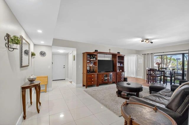 6342 LONGBOAT Lane W 201, Boca Raton, FL 33433