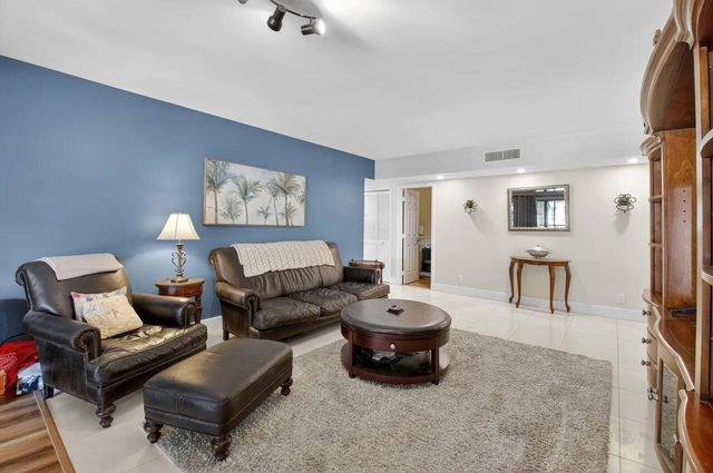 6342 LONGBOAT Lane W 201, Boca Raton, FL 33433