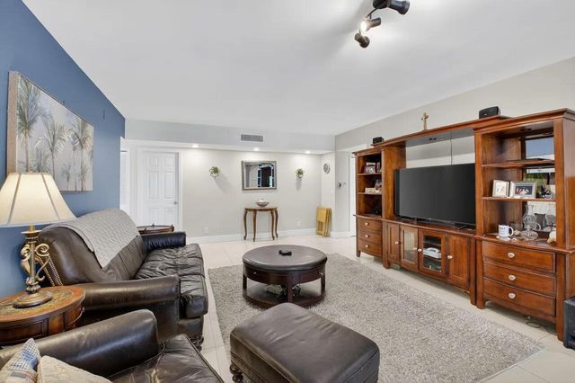 6342 LONGBOAT Lane W 201, Boca Raton, FL 33433