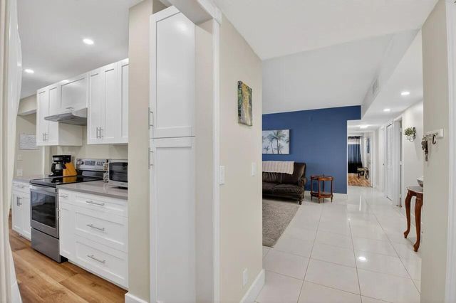 6342 LONGBOAT Lane W 201, Boca Raton, FL 33433