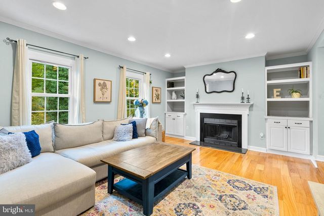 6045 CROWN ROYAL CIR, Alexandria, VA 22310