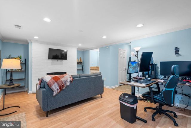 6045 CROWN ROYAL CIR, Alexandria, VA 22310