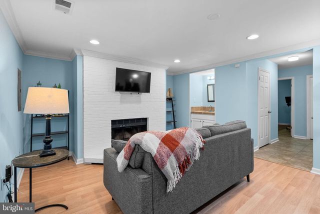 6045 CROWN ROYAL CIR, Alexandria, VA 22310