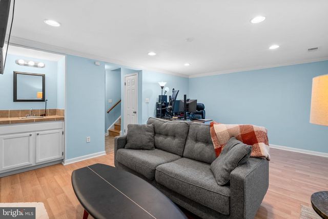 6045 CROWN ROYAL CIR, Alexandria, VA 22310