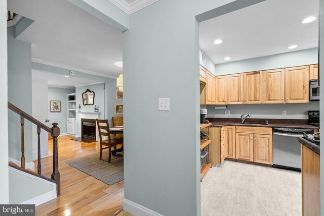 6045 CROWN ROYAL CIR, Alexandria, VA 22310