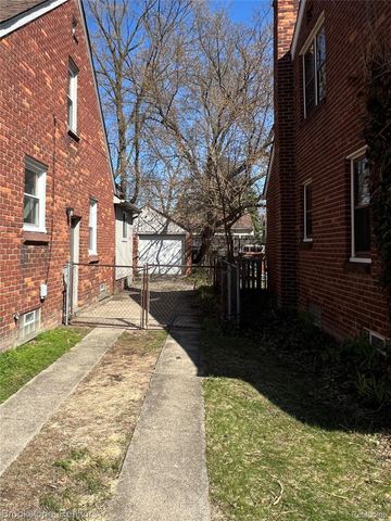 23280 Forest Street, Oak Park, MI 48237