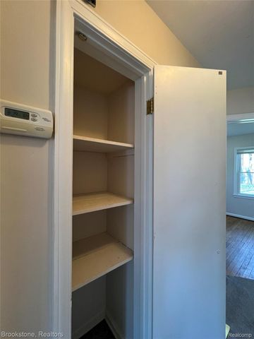 23280 Forest Street, Oak Park, MI 48237