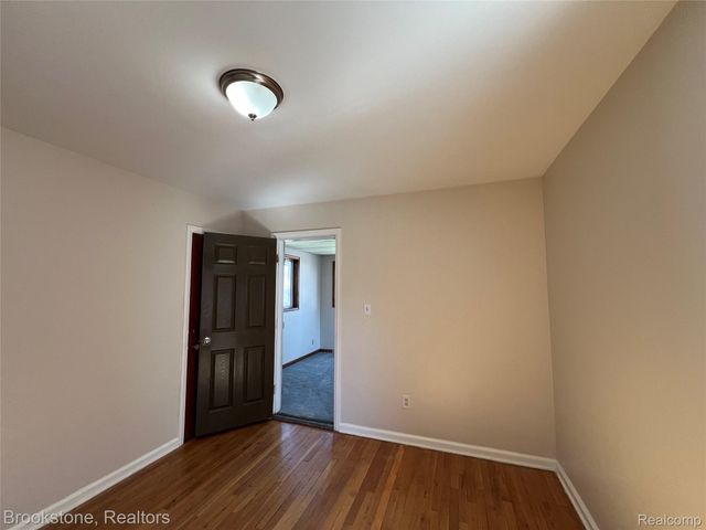 23280 Forest Street, Oak Park, MI 48237