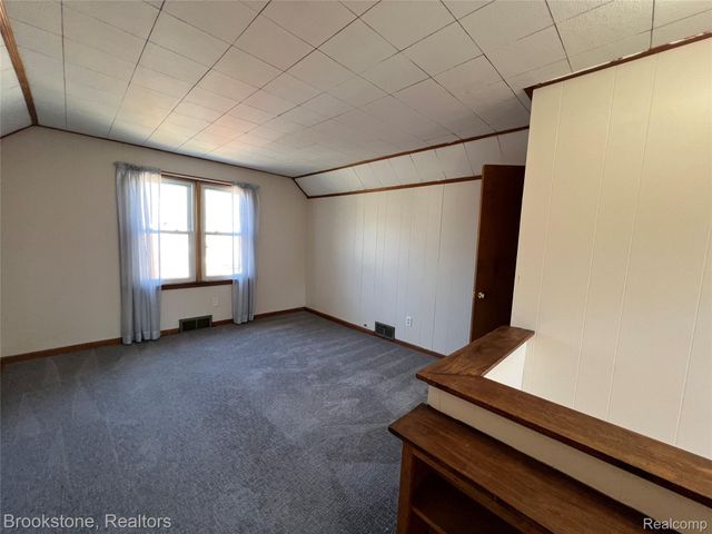 23280 Forest Street, Oak Park, MI 48237