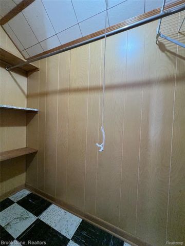 23280 Forest Street, Oak Park, MI 48237